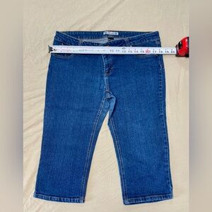 Thread Blue Straight Leg Flat Front Capri Pants Women's Embroidered Star Pockets